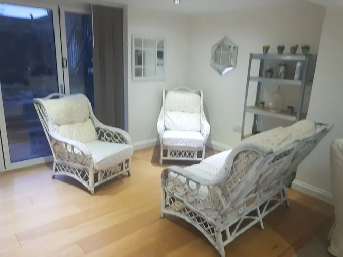 Lovely Large Garden Flat