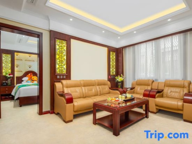 Deluxe Family Suite