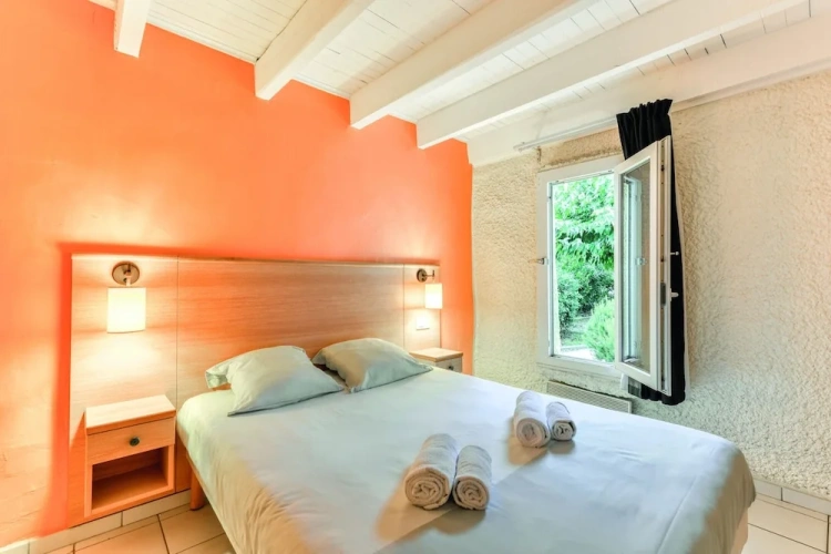 2 Bedrooms Classic Apartment