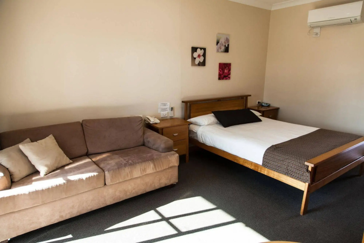 Eastgate on the Range Motel