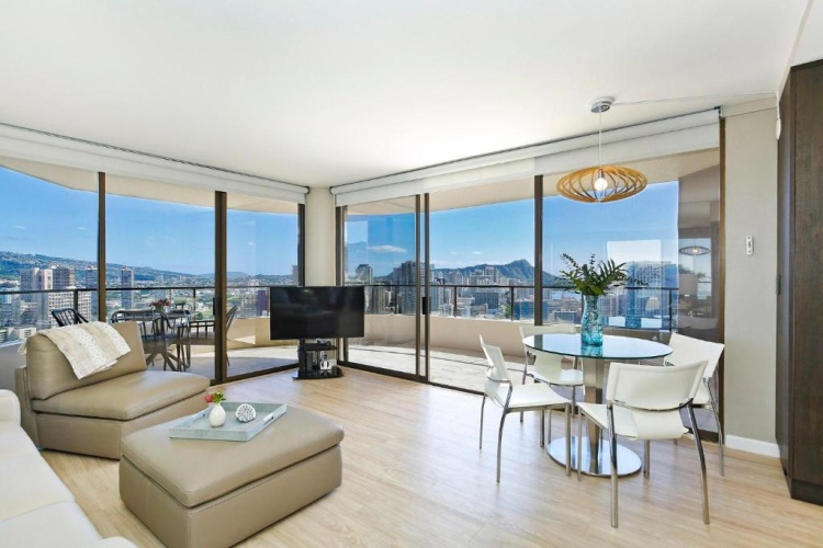 2 Bedrooms Apartment
