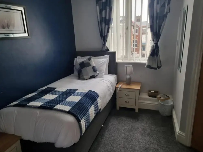 7-bed Beachside Retreat - Sleeps 14 & Pet Friendly