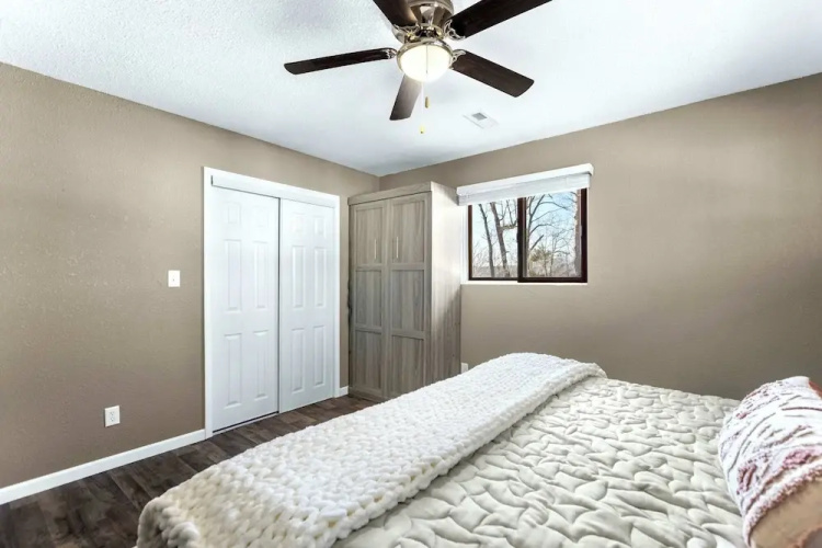 White Oak Landing Spacious 6 BDR w/ Boat Slip!