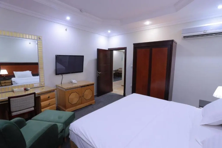 2 Bedrooms Apartment