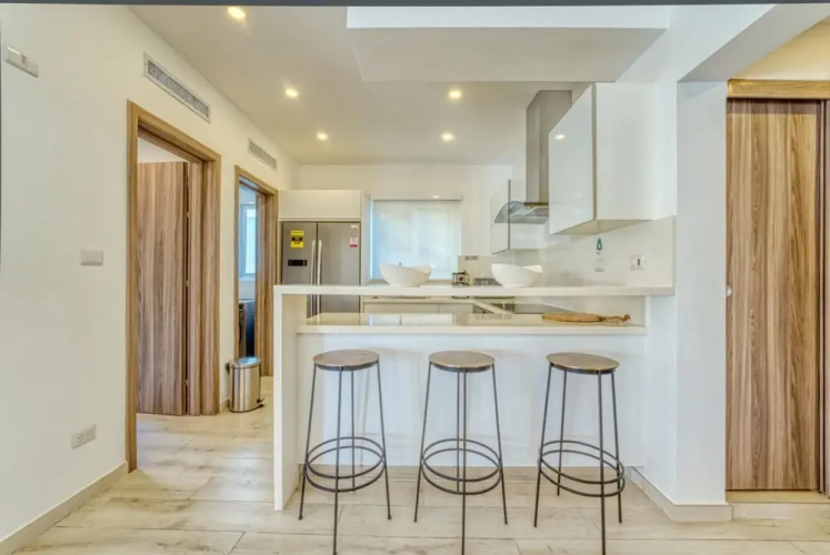 Unique Modern Apartment With Direct Beach Access