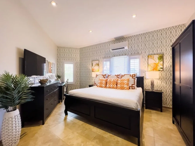 4 Bedrooms Villa