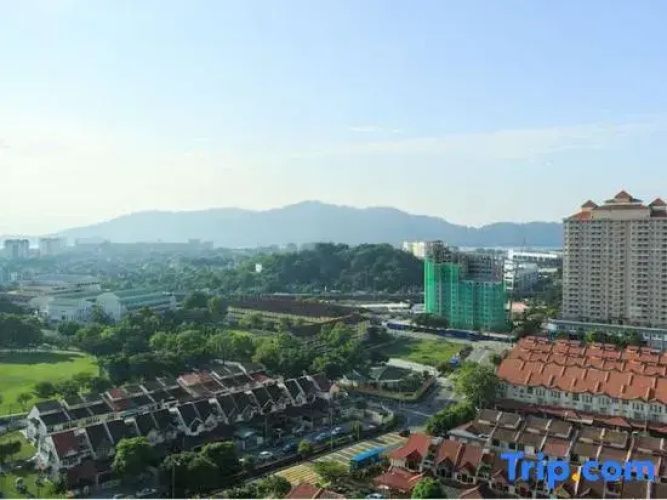 3-Bed Exec Suite RumahKu Airport Penang