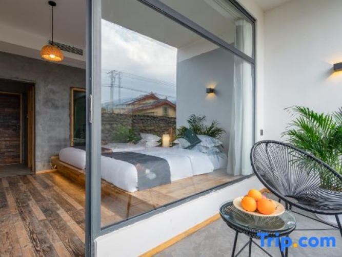 Standard room with courtyard view