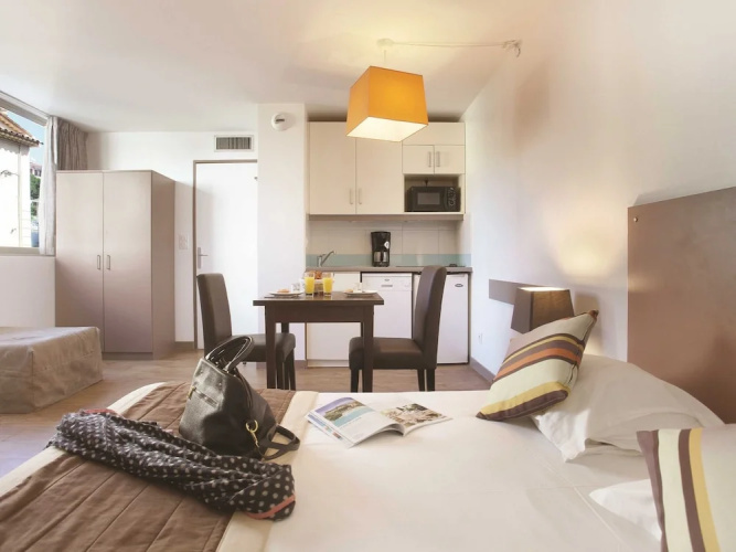 24m At 200m From Beach Residence With Pool