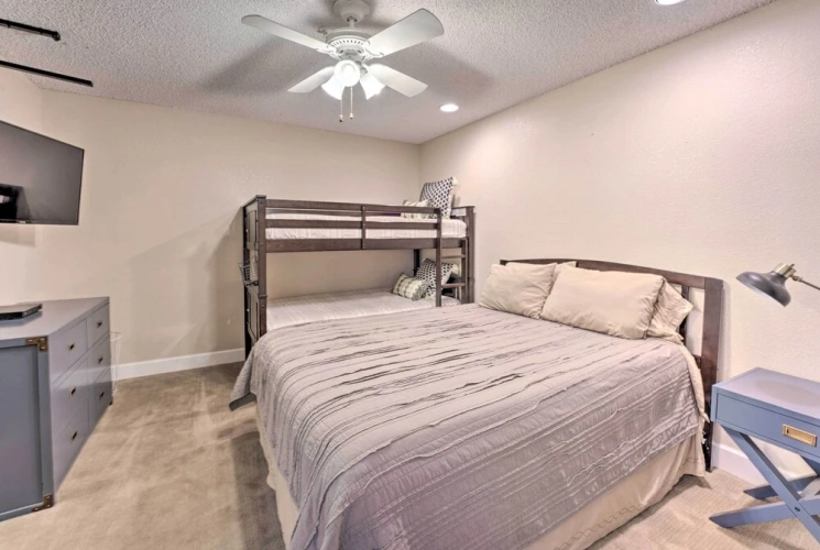 2 Bedrooms Apartment