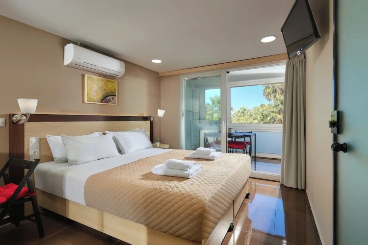 2 Bedrooms Superior Family Suite with balcony and with sea view