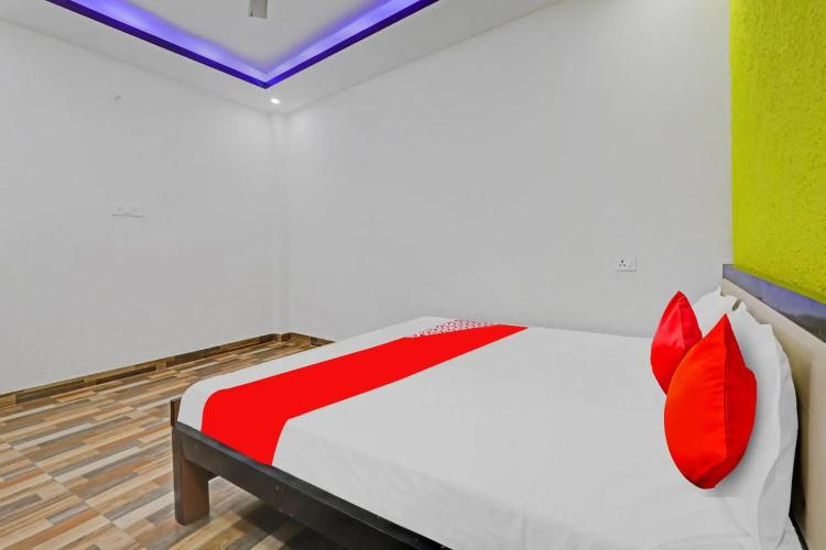 OYO Flagship 80465F R K Hotels