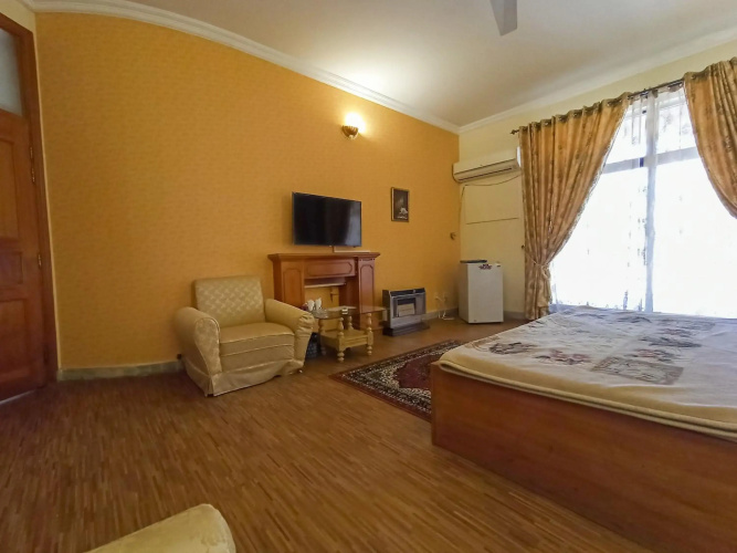 Delano Guest House