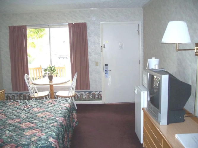 Castlewood Inn