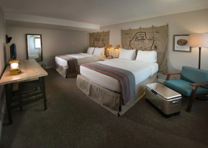 Quadruple (Two Queen Beds) room