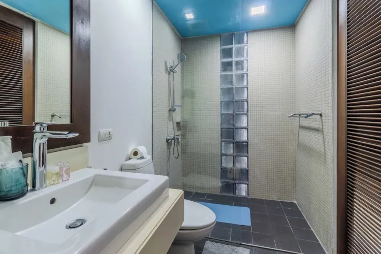 2BR Pool View Short Walk to Beach C254