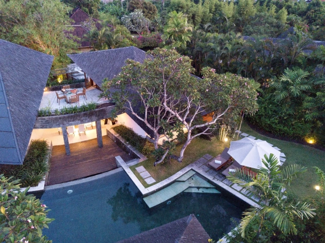 2 Bedrooms Quadruple Villa