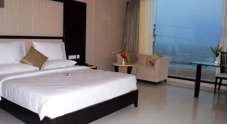 Hotel East West