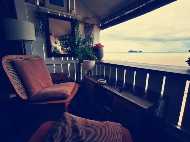 Somewhere Stunning Sea View Beach Front house