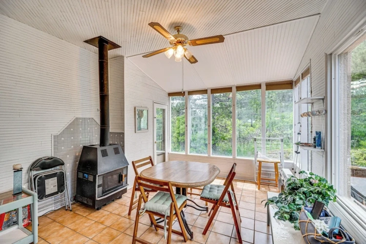 4 Bedrooms Cottage
