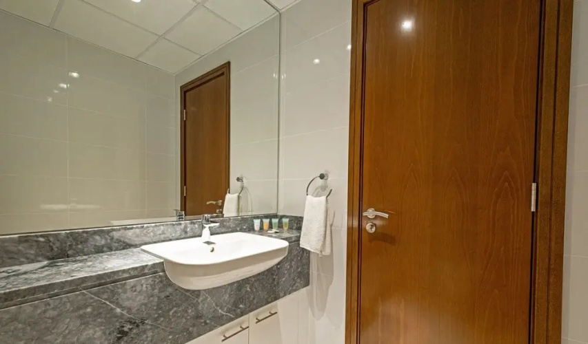 LUX The Elegant Residence Amna Tower