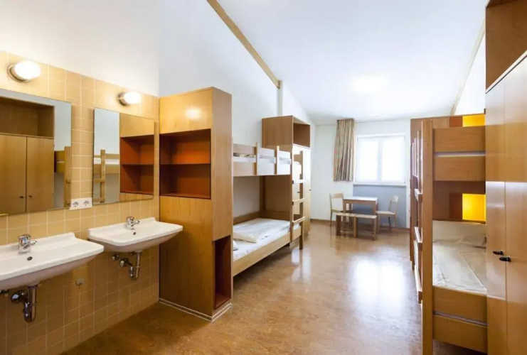 DJH Garmisch- Partenkirchen - Hostel