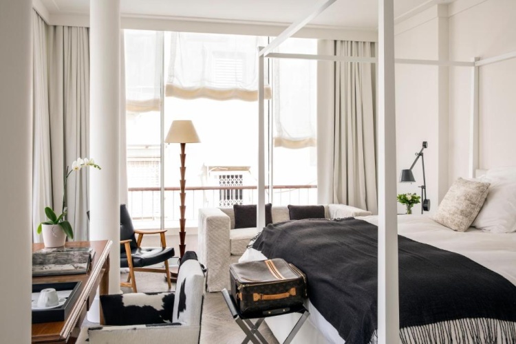 Apartment with balcony