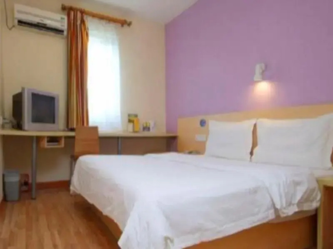 7Days Inn Chain Hotel (Kaifeng Drum Tower Square Xueyuan)
