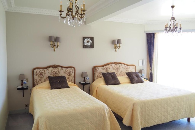 Standard Triple room with sea view
