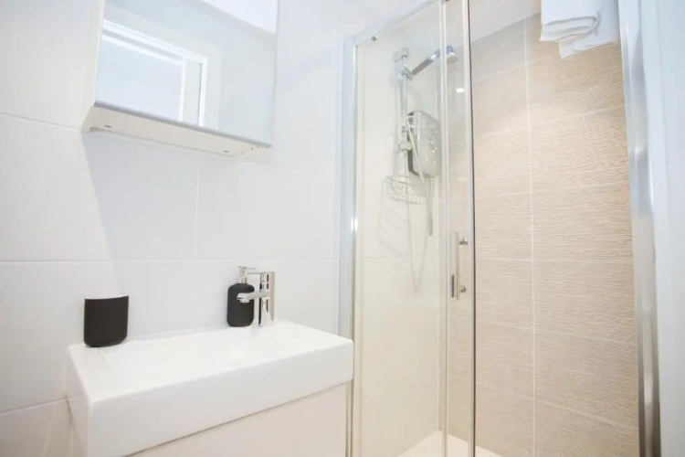 14 Compass Point
