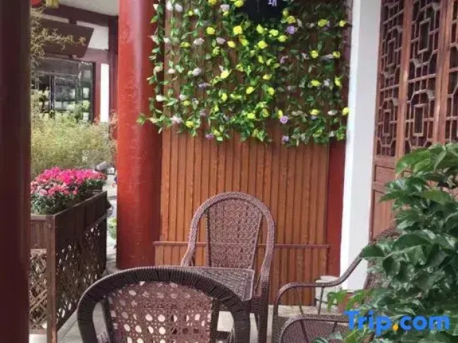 Shi'erfang Theme Guesthouse