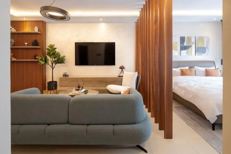 Belfast studio-Blue Waters Property.