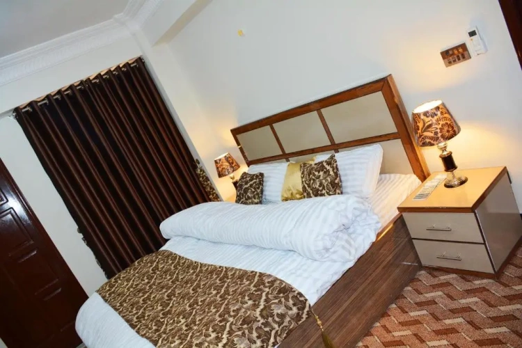 3 Bedrooms Apartment