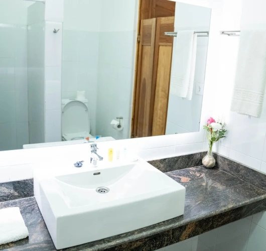 Deluxe Double room with balcony and with partial ocean view