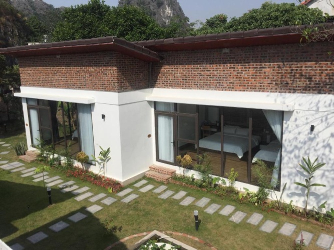 Standard Family room with garden view