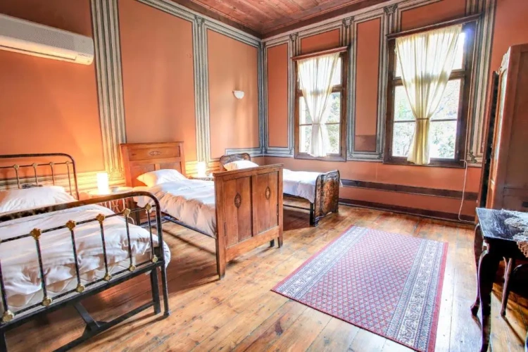 Standard Triple room