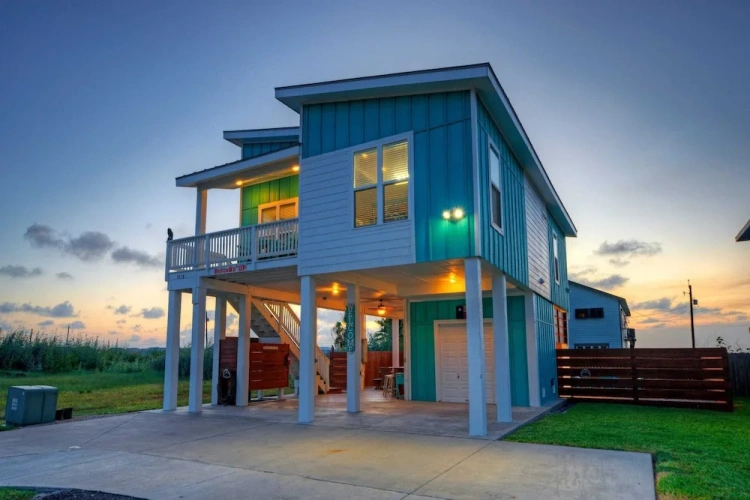 3 Bedrooms Cottage with balcony