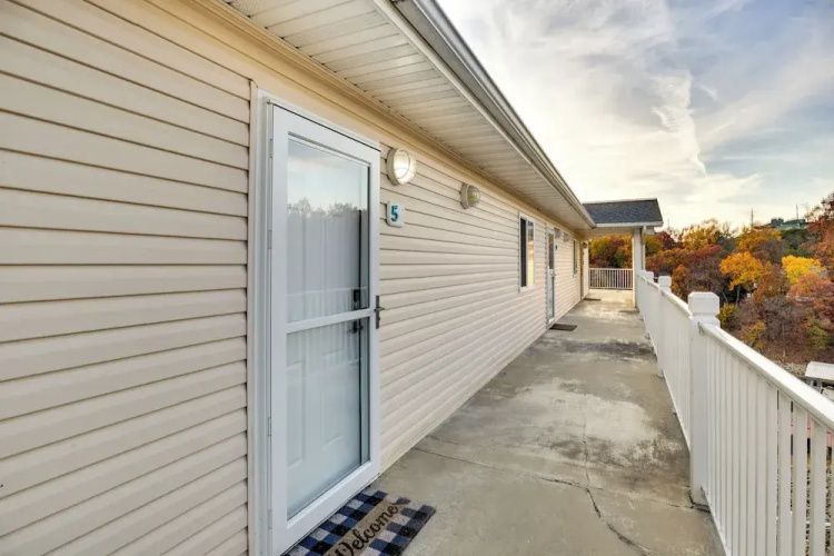 Views + Pool Access: Luxurious Lake Ozark Condo