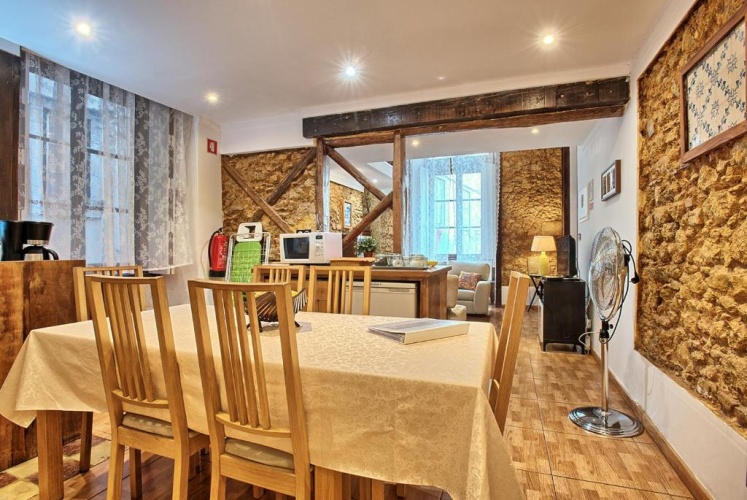 3 Bedrooms Apartment