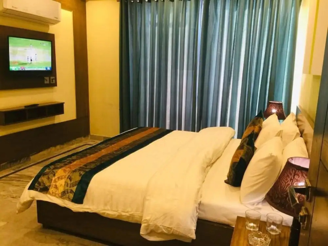 Hotel Holiday Lahore