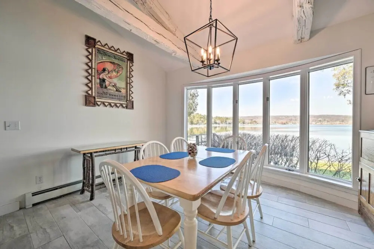2 Living Areas, Tennis! Waterfront Suttons Bay Gem