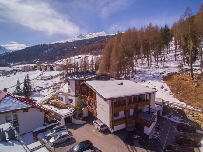 2 Bedrooms Apartment with balcony and with mountain view