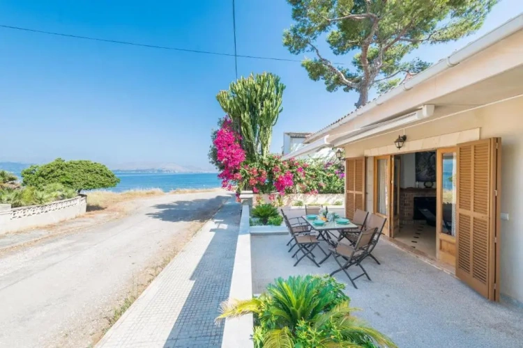 4 Bedrooms Cottage