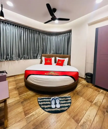 4 Ever Hotel - Surat