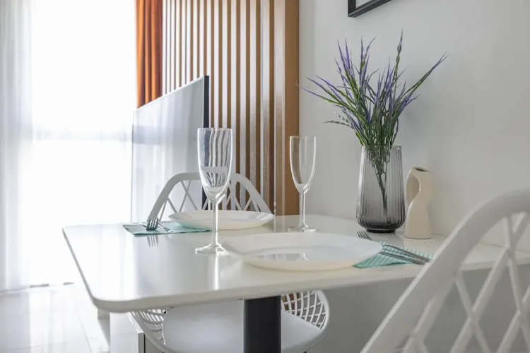 Aura 40 by Q4 Apartments