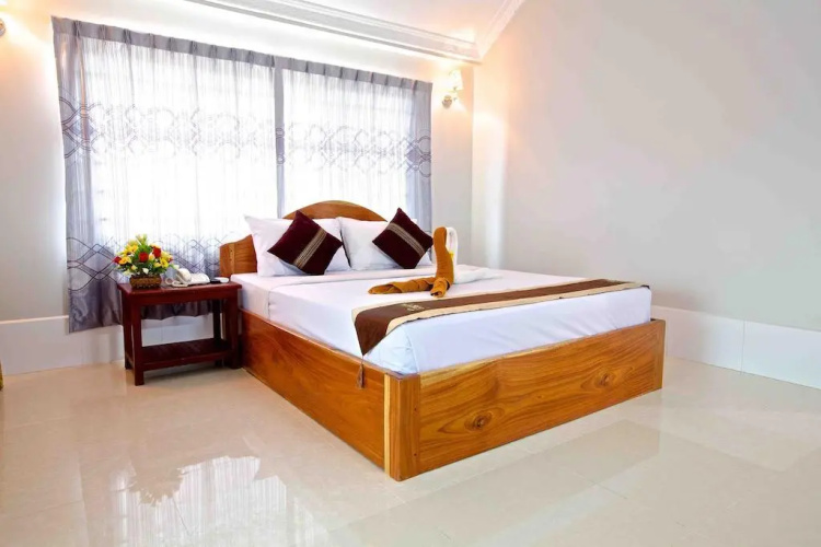 Damnak Riverside Villa