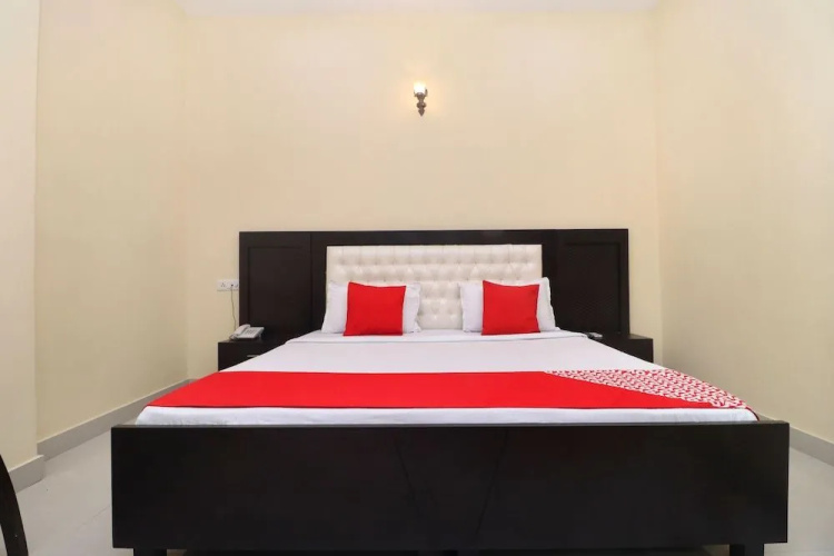 OYO 22012 Hotel B1