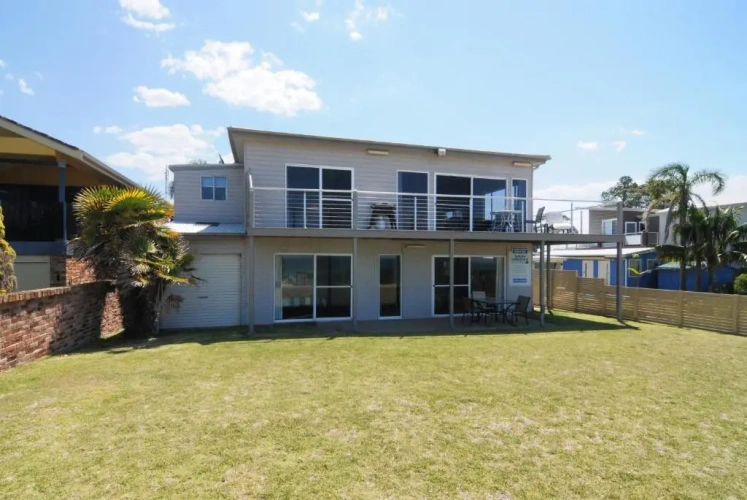 2 Bedrooms Basement Apartment with water view