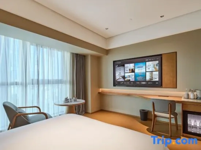 Double Suite with street view