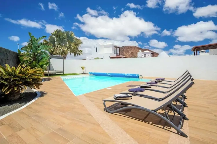 3 Bedrooms Villa